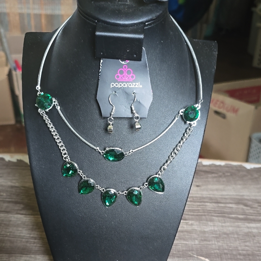 Paparazzi Emerald Green and Silver Necklace Set